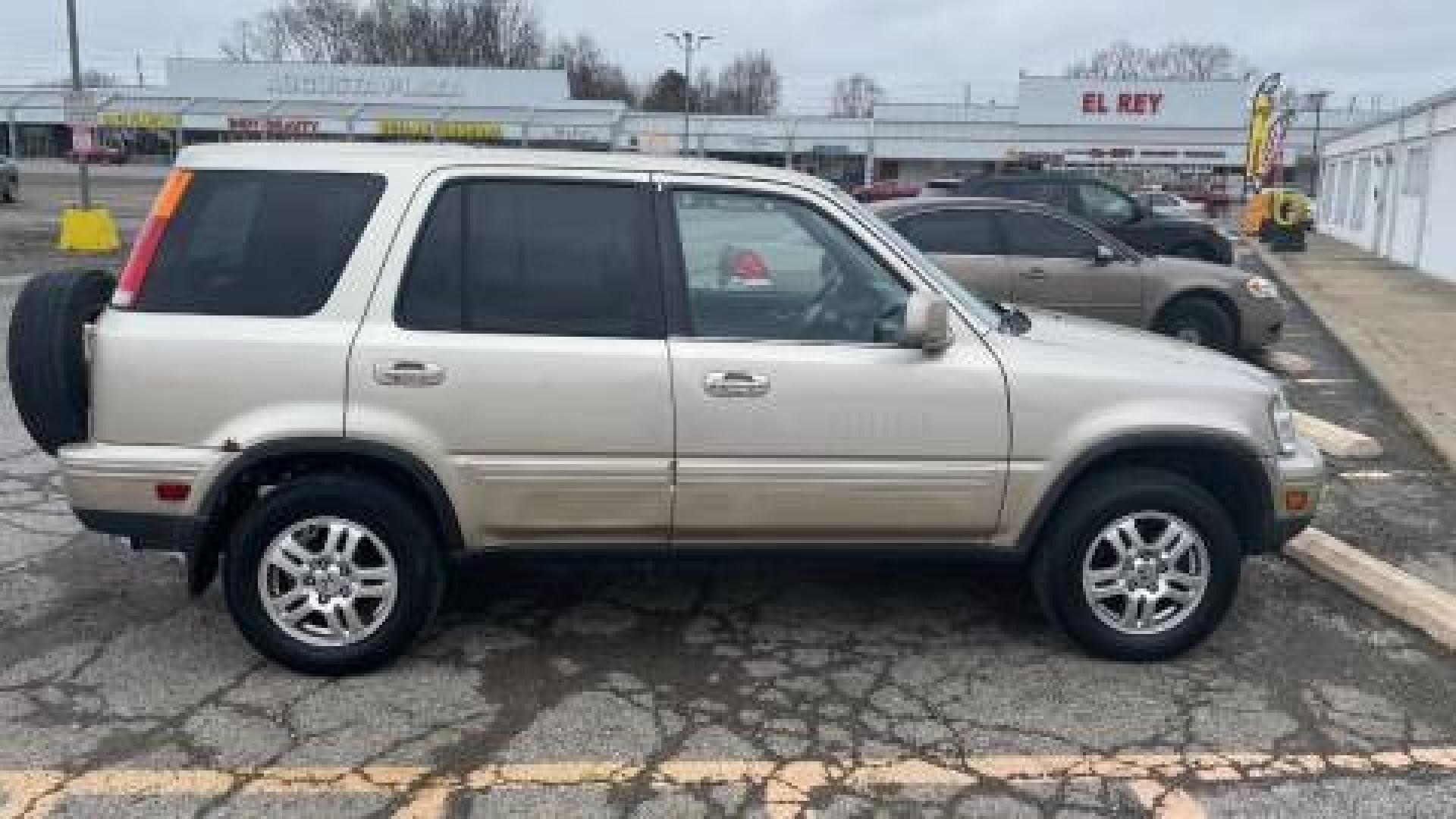 2000 Gold /BEIGE Honda CR-V SE 4WD (JHLRD1879YC) with an 2.0L L4 DOHC 16V engine, 4-Speed Automatic Overdrive transmission, located at 2710A Westlane Rd., Indianapolis, IN, 46268, (317) 291-2000, 39.885670, -86.208160 - Photo#5